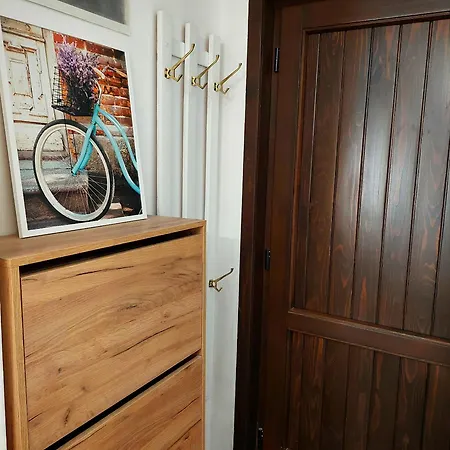 Old-timer Apartment Warna