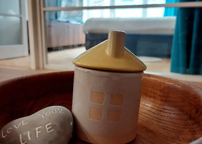 Old-timer Apartment Warna